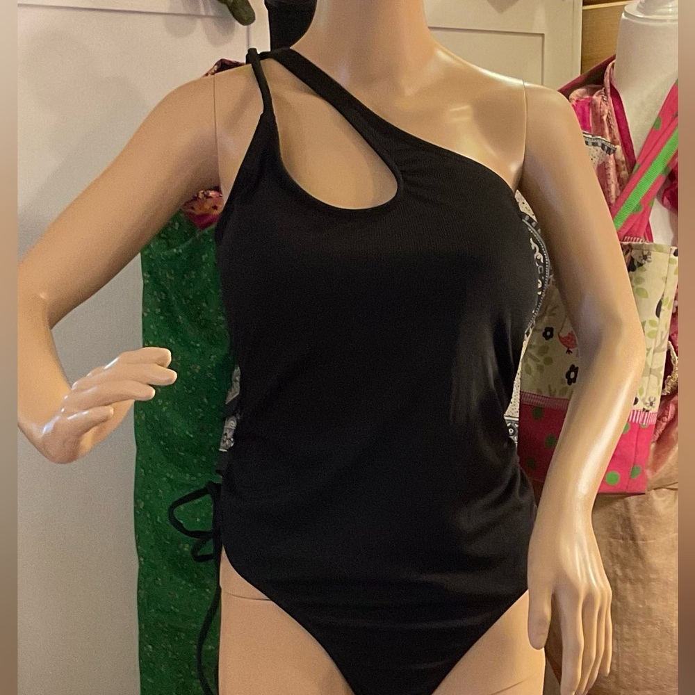 Sexy One-Shouldered Swimsuit with Side Ruching Ties